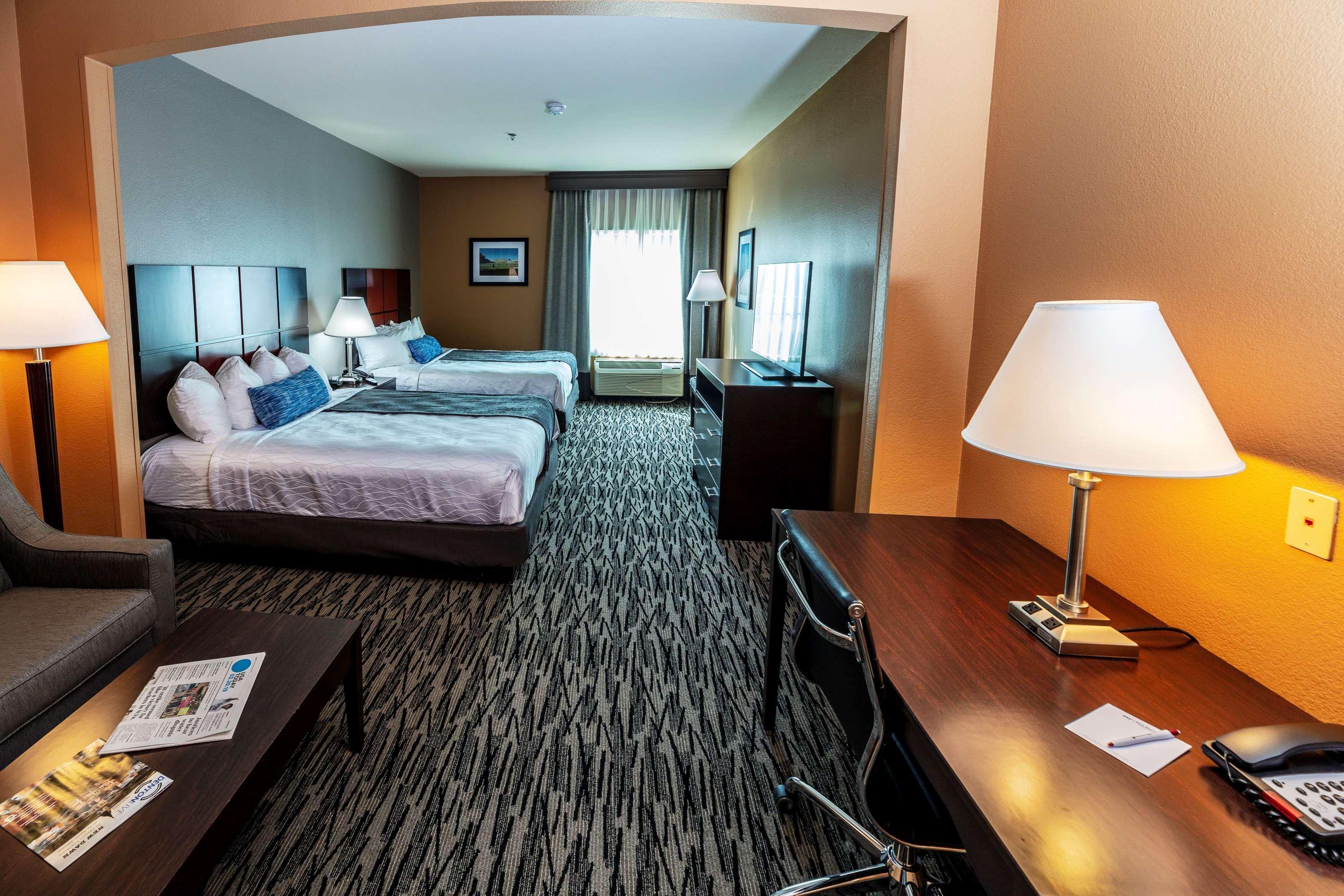 Best Western Plus Denton Inn & Suites Zewnętrze zdjęcie