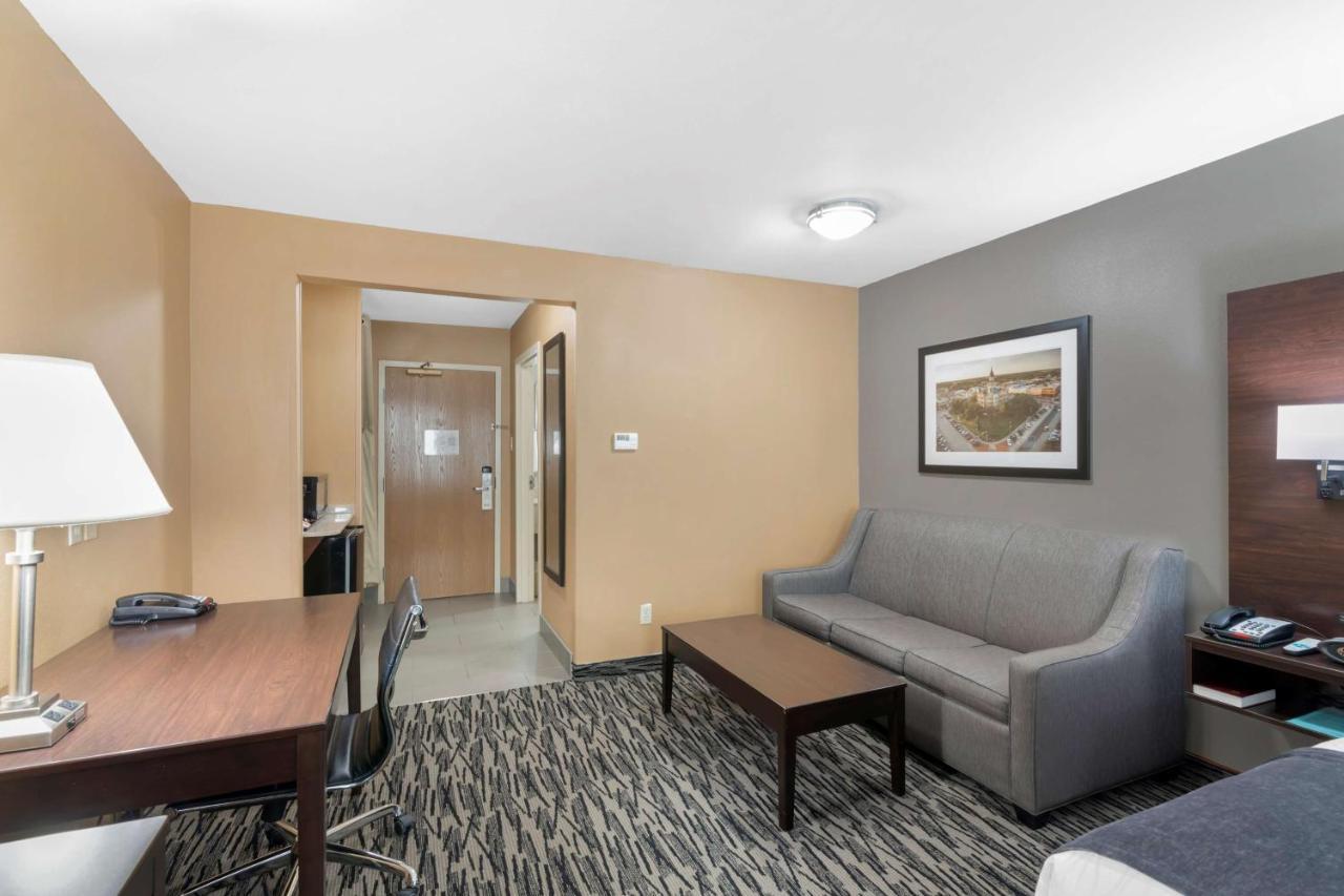 Best Western Plus Denton Inn & Suites Zewnętrze zdjęcie